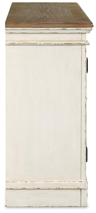 Realyn Dining Room Server