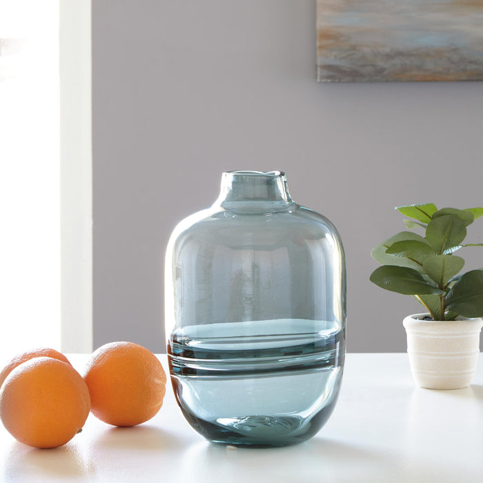 Lemmitt I/O Vase