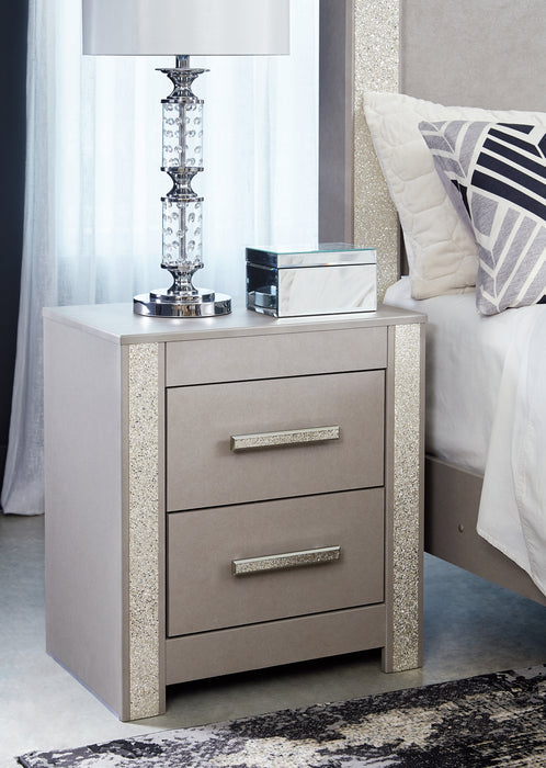 Surancha Queen Poster Bed with Mirrored Dresser and Nightstand